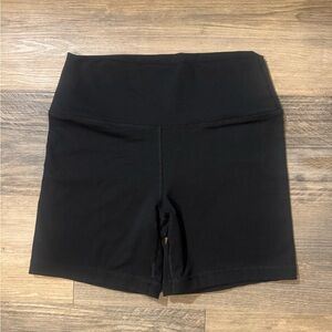 Fleo 6” inseam biker shorts, black size medium